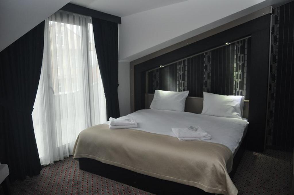 Royal Ramblas Hotel Измит Экстерьер фото